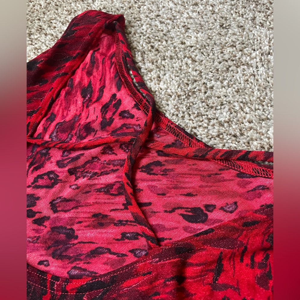 VINTAGE Red and Black Animal Print Sleeveless Tank - Picture 3 of 5